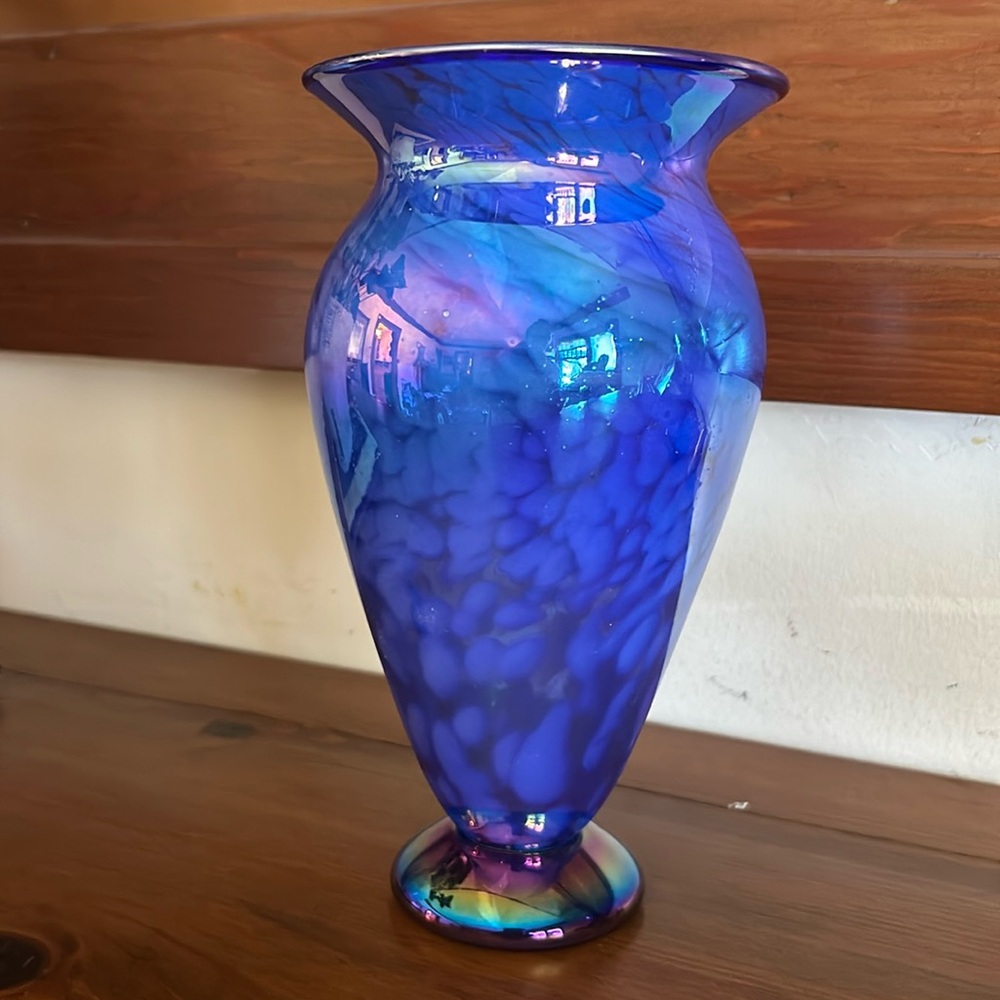Beautiful Blue Iridescent Glass Vase Artist Ed Broadfield Signed 2005 Exquisite!